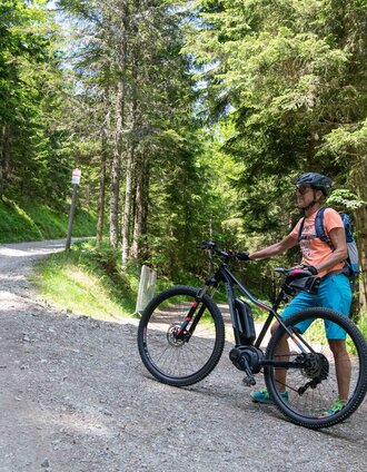 Mountainbikerin auf den Weg zum Brucker Hochanger | Ekatarina Paller | © Hochsteiermark