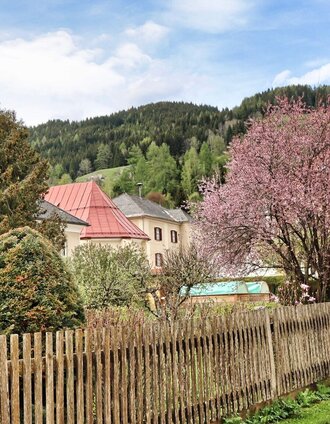 Unsere Wanderung beginnen wir bei der Kirche | Weges OG | © Weges OG