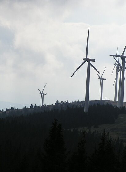Blick von der Pretul auf den Rattener Windpark | © Oststeiermark Tourismus | Birgit Kandlbauer | © Oststeiermark Tourismus