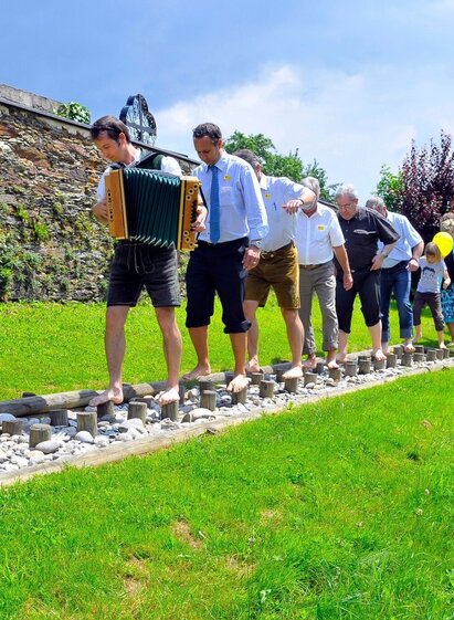 Barfußwandern in Wenigzell | © Gemeinde Wenigzell | Johann Zugschwert | © Gemeinde Wenigzell