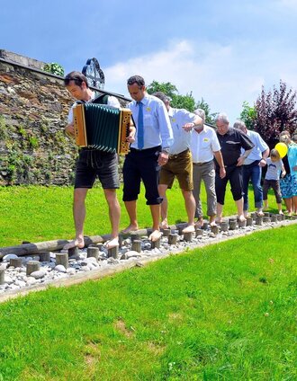 Barfußwandern in Wenigzell | Johann Zugschwert | © Gemeinde Wenigzell