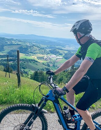 um den buchenberg – stairway to heaven_img_49378637 | Bernhard Prangl | © Südsteiermark