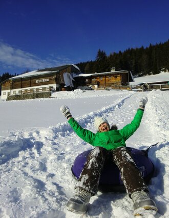 Snowtubing-Spaß bei der Rösteralm | Stoanerhof | © Stoanerhof