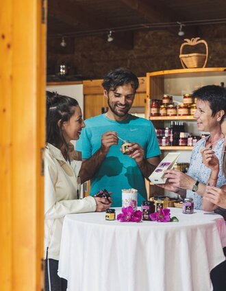 Rosenblüten-Gelée Verkostung bei Raabauer Eisvogel | Bernhard Bergmann | © Raabauer Eisvogel