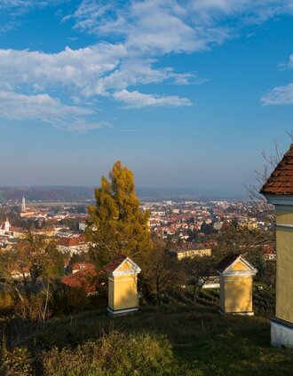Blick vom Kalvarienberg über die Bezirkshauptstadt Feldbach | Bernhard Bergmann | © Thermen- & Vulkanland