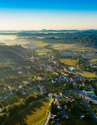 Luftansicht Markt Hartmannsdorf | Sarah Raiser | © Gemeinde Markt Hartmannsdorf