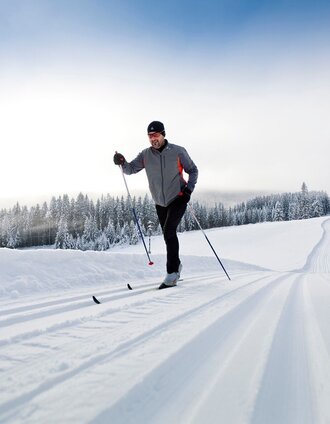 Langläufer auf der Loipe in Modriach | Tom Lamm | © Region Graz