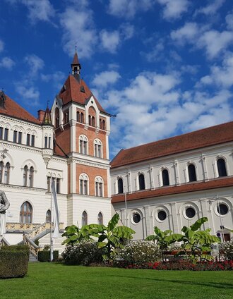 Rathaus und Kirche Feldbach | Gabi Grandl | © Spirit of Regions