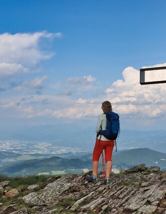 Wir genießen die Aussicht am Gipfel | Weges OG | © Weges OG