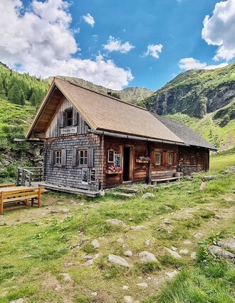 Waldhornalm with new shingles on the roof | Gerhard Pilz | © Erlebnisregion Schladming-Dachstein