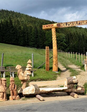 Wood-Sculpture-Path_Entrance_Eastern Styria | Haider | © Oststeiermark Tourismus