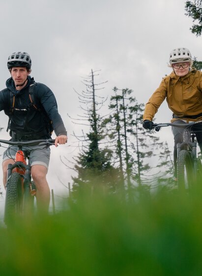 Cyclists on the Styrian Wexl Trails in Eastern Styria | © Verein Tourismusentwicklung Steirischer Wechsel | Roastmedia | © Verein Tourismusentwicklung Steirischer Wechsel