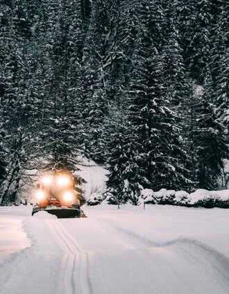 Spurenlegen am frühen Morgen. | Armin Walcher | © Erlebnisregion Schladming-Dachstein