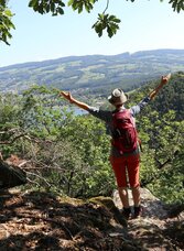 Vulture wall with view of Stubenbergsee, eastern Styria | © Oststeiermark Tourismus |  (c) WEGES | © Oststeiermark Tourismus