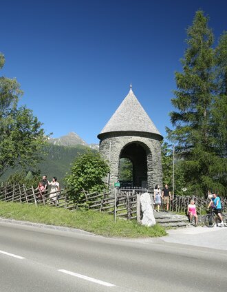 Parkplatz Passhöhe Hoehntauern mit Kriegerdenkmal | Herbert Raffalt | © Erlebnisregion Murtal