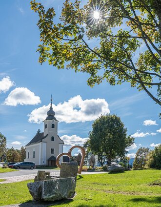 Geopark Glashütten mit Blick auf Kirche | Christian Freydl | © TV Südsteiermark/Christian Freydl