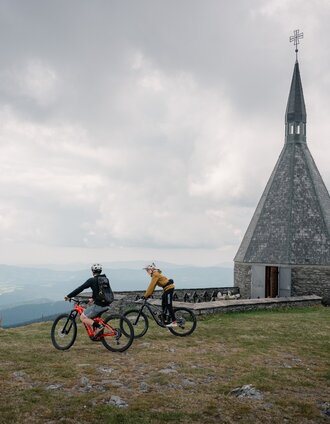 Radfahrer am Hochwechsel in der Oststeiermark | Roastmedia | © Verein Tourismusentwicklung Steirischer Wechsel