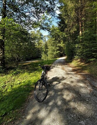 Cycling in the small Raabklamm gorge, Eastern Styria | Christine Pollhammer | © Oststeiermark Tourismus
