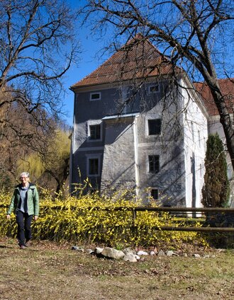 Wir wandern um das Schloss Weyer herum | Weges OG | © Weges OG