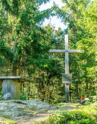 Gipfelkreuz Rabenwaldkogel in der Oststeiermark | Helmut Schweighofer | © Oststeiermark Tourismus
