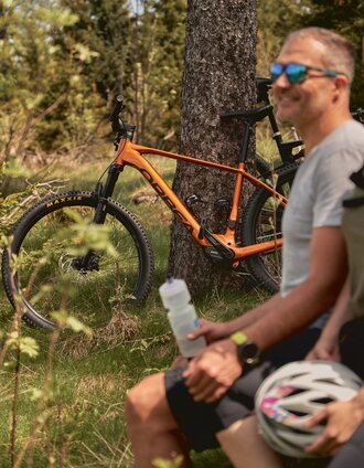 radfahren_pause_masenberg_poellauberg_poellauertal_markus_lang-bichl_3.jpg | Tourismusverband Oststeiermark | © Markus Lang-Bichl