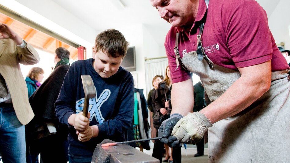 Zu Besuch beim Hufschmied