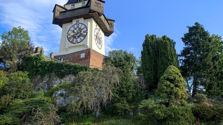 Mit Graz verbinde ich schöne Kindheitserinnerungen. Im speziellen erinnere ich mich gerne an einen Familienausflug mit meiner Oma auf den Grazer Schlossberg. Rauf ging es mit der Zahnradbahn und runter zu Fuß. Als Belohnung gab es dann natürlich ein köstliches Eis für uns Kinder. - Brigitte Riedl  | © STG | Sarah Valda