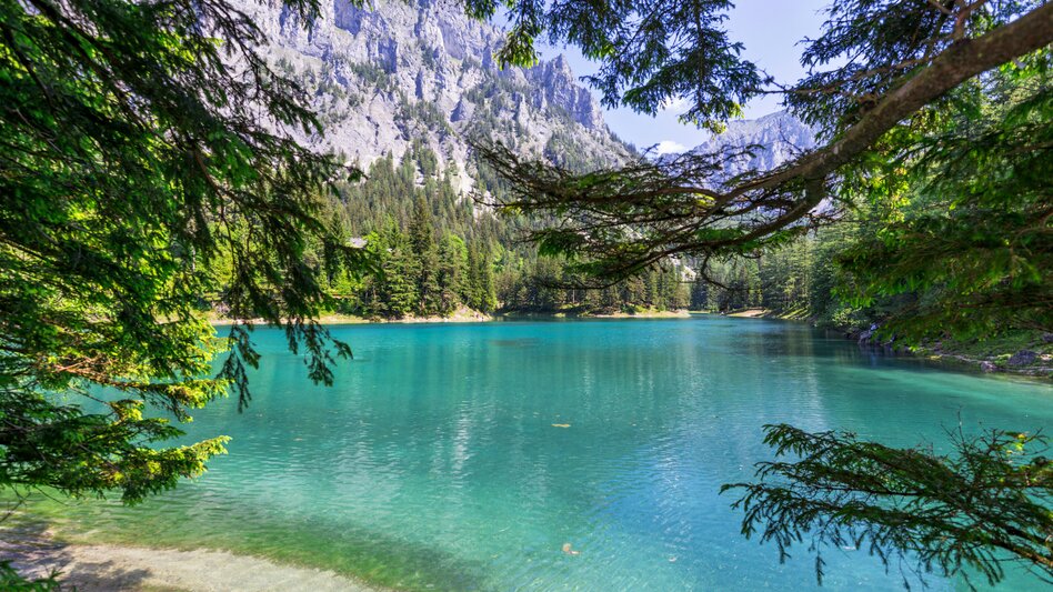 Der Grüne See ist ein magischer Platz zum Auftanken und Kraft sammeln in meiner Heimat Erzberg Leoben. Gerade wenn die Schneeschmelze im Frühling einsetzt, verwandelt sich der Grüne See in ein einzigartiges Naturschauspiel. - Markus Leitner | © Steiermark Tourismus | Michael Weberberger