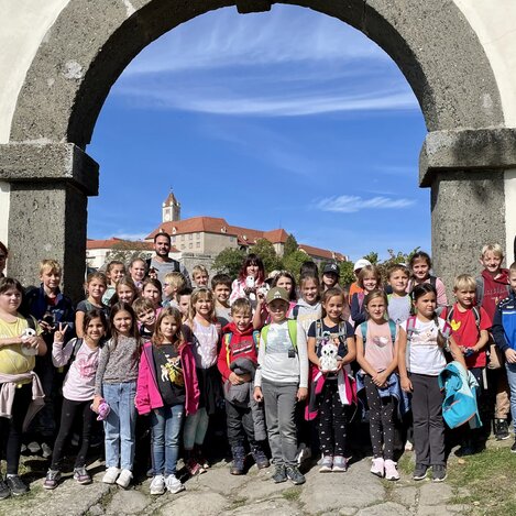 Die VS Bad Loipersdorf verbrachte einen spannenden Tag auf der Riegersburg.  | © VS Bad Loipersdorf