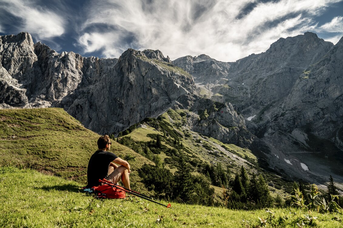 Wanderpause am Fuße des Dachstein | © STG | photo-austria.at