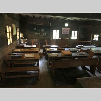 Klassenzimmer im Freilichtmuseum Stübing | © STG | Sarah Valda