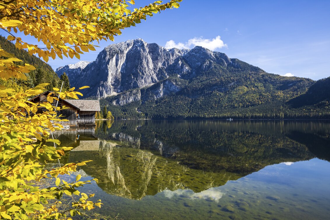 Trisselwand spiegelt sich im Altausseer See | © STG | photo-austria.at