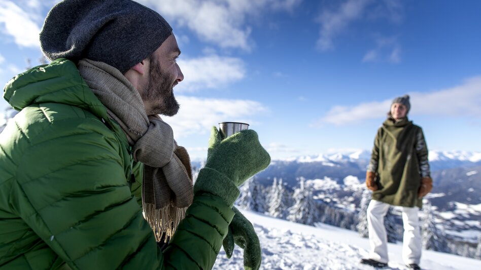 Getting warm while walking on the Frauenalpe | © Steiermark Tourismus | Tom Lamm