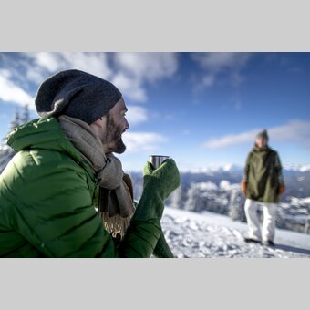 Aufwärmen beim Spazierengehen auf der Frauenalpe | © STG | Tom Lamm