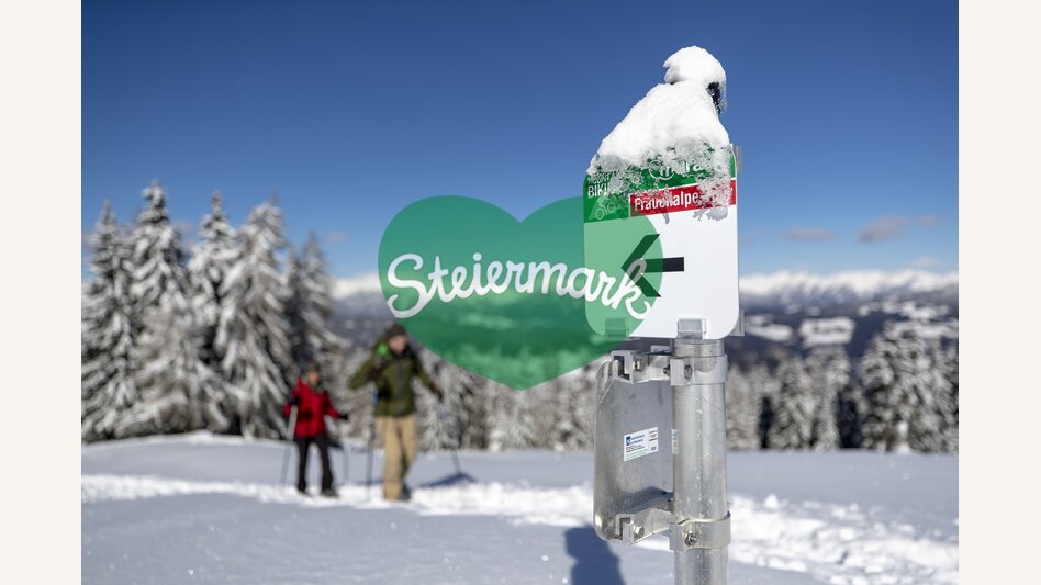 Schneeschuhwandern auf der Frauenalpe | © STG | Tom Lamm