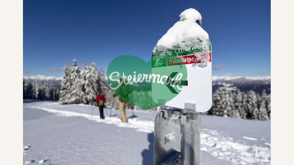 Schneeschuhwandern auf der Frauenalpe | © STG | Tom Lamm