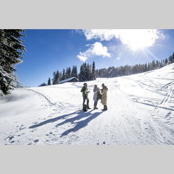 Aufwärmen und Stärken beim Spazierengehen auf der Frauenalpe | © STG | Tom Lamm