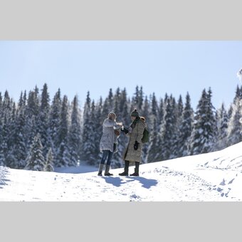 Aufwärmen und Stärken beim Spazierengehen auf der Frauenalpe | © STG | Tom Lamm