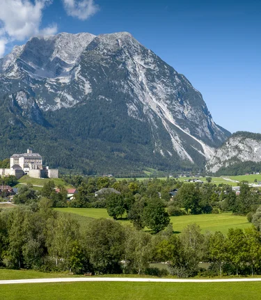 Schloss Trautenfels mit Grimming im Hintergrund | © STG | Tom Lamm
