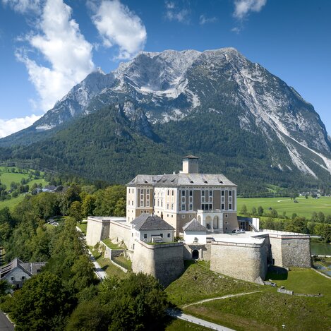 Schloss Trautenfels mit Grimming im Hintergrund | © STG | Tom Lamm