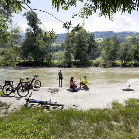 Cooling off on the Enns cycle path | © Steiermark Tourismus | Tom Lamm