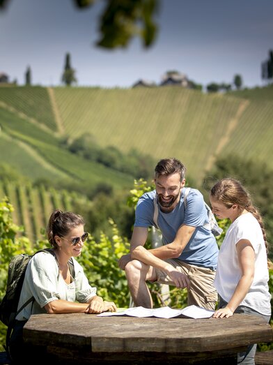 Rast beim Weinwandern in der Südsteiermark | © STG | Tom Lamm