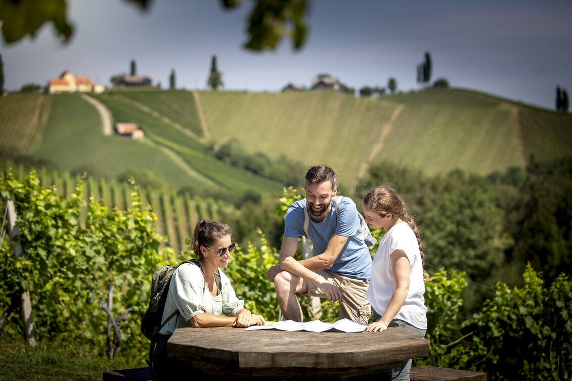 Rast beim Weinwandern in der Südsteiermark | © STG | Tom Lamm