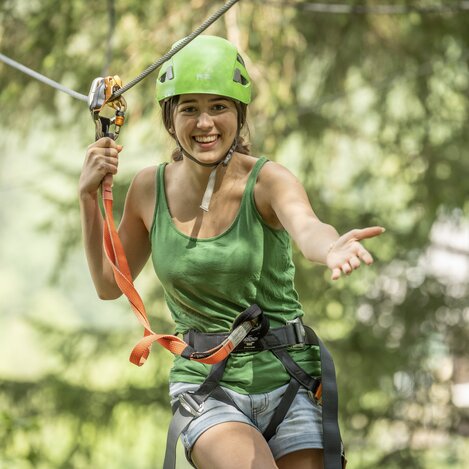 Sportlich geht's zu im Hochseilgarten | © STG | Jesse Streibl