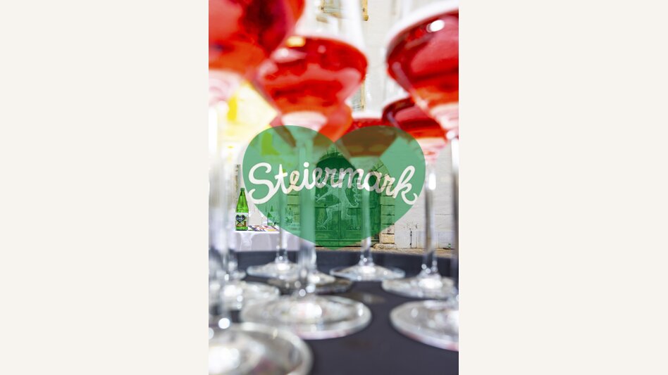 Steirischer Schilcher zu Gast bei steirischem Panther | © STG | Harry Schiffer