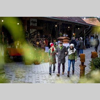 Adventmarkt am Hüblerhof in Semriach, Region Graz | © STG | Tom Lamm