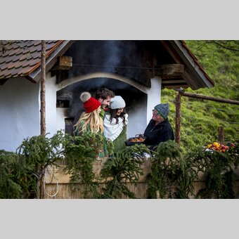 Adventmarkt am Hüblerhof in Semriach, Region Graz | © STG | Tom Lamm
