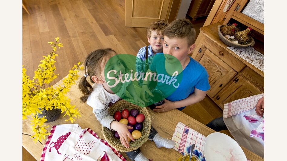 Ostereier färben am Zehenthof in Semriach | © STG | Tom Lamm