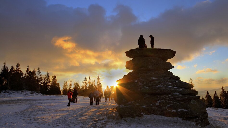 Teufelstein: sunrise at the winter solstice hike on 21 December 2014 | © Steiermark Tourismus | Der Plankenauer