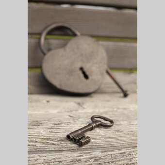 Vorhangschloss in Herzform aus dem 18. Jh. im Schlüsselmuseum Graz) | © STG | Bernhard Loder